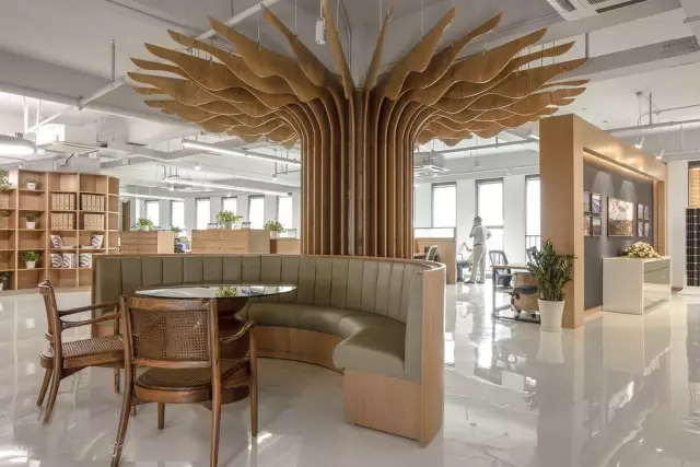 人文氣息與現(xiàn)代風(fēng)尚捏合在一起，綠色的辦公空間充滿藝術(shù)感！