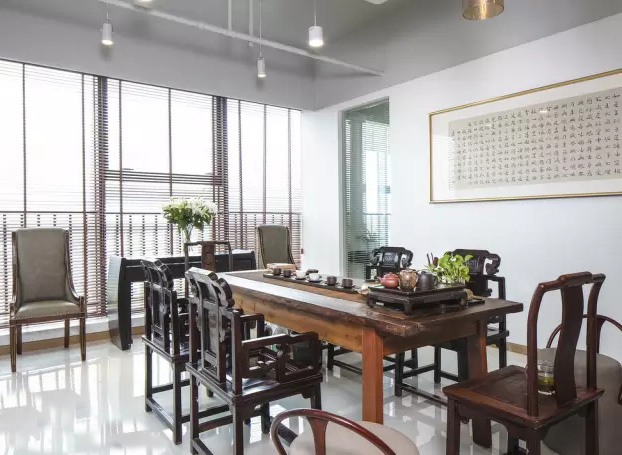 人文氣息與現(xiàn)代風(fēng)尚捏合在一起，綠色的辦公空間充滿藝術(shù)感！