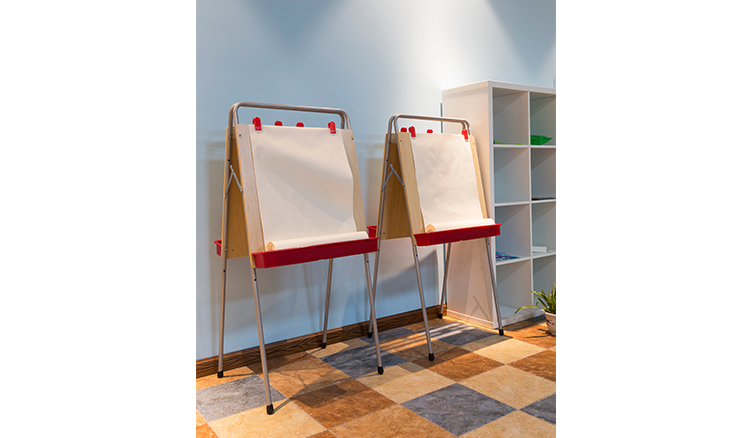 美術(shù)課教室畫架J011 美術(shù)課教室畫架J011